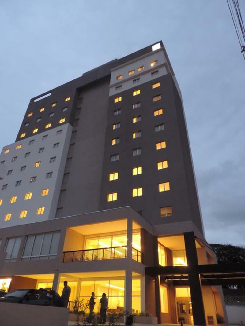 Summit Suites Hotel Pindamonhangaba Exterior foto